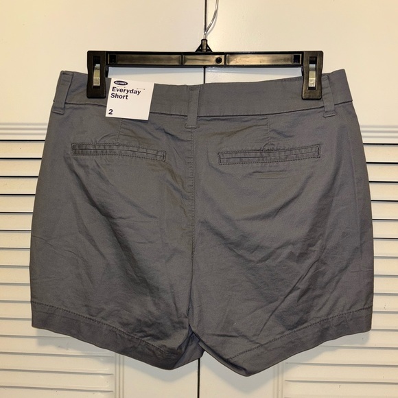 Old Navy Gray Women's Shorts - Picture 2 of 6